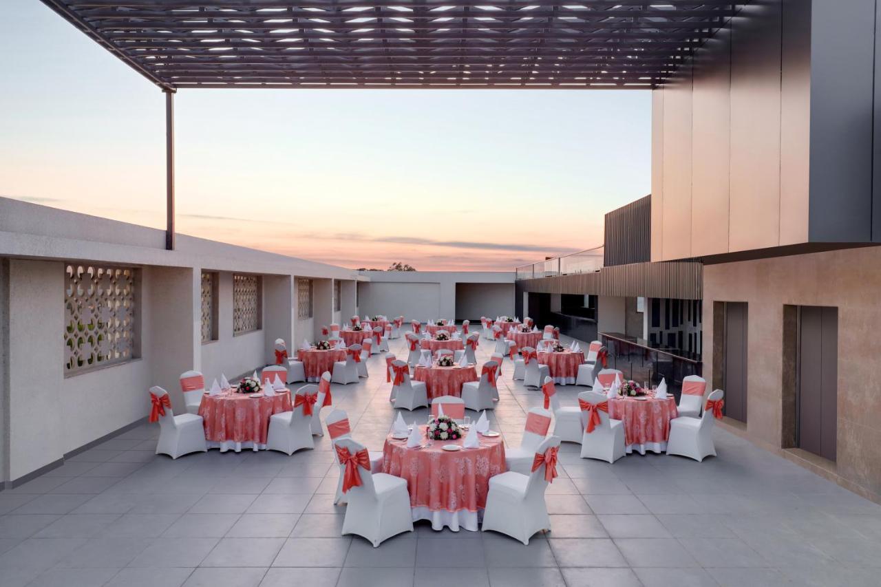 Lemon Tree Hotel Agra Shikohabad Esterno foto